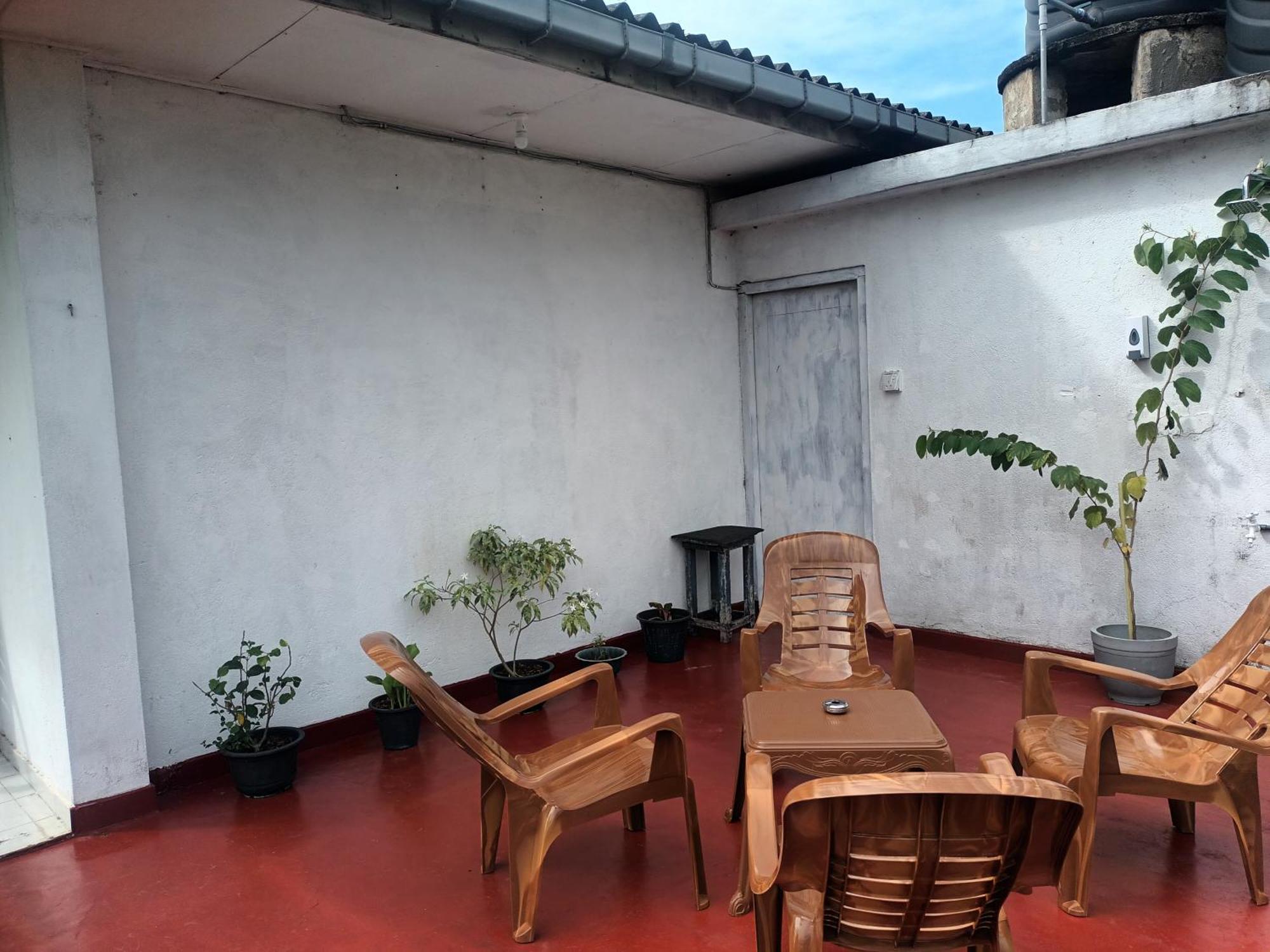 Lovely Flowers In Mount Lavinia Dehiwala-Mount Lavinia Exterior foto